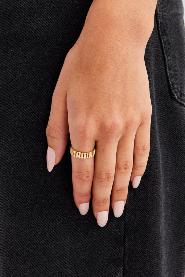 Polished Iced Panelled Ring - 6mm - Gold