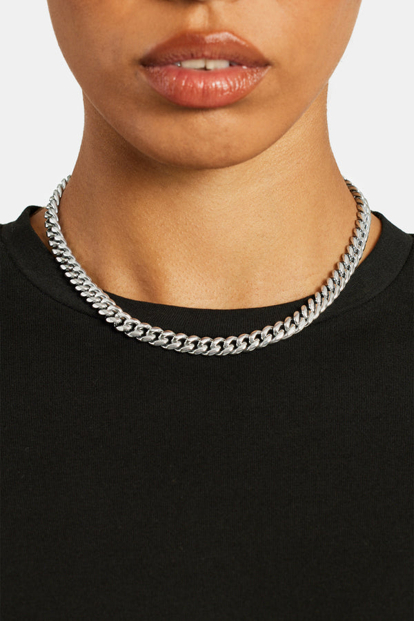 Female model wearing the womens 8mm miami cuban chain