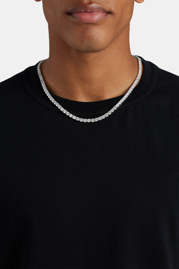 Male model wearing the 5mm tennis chain